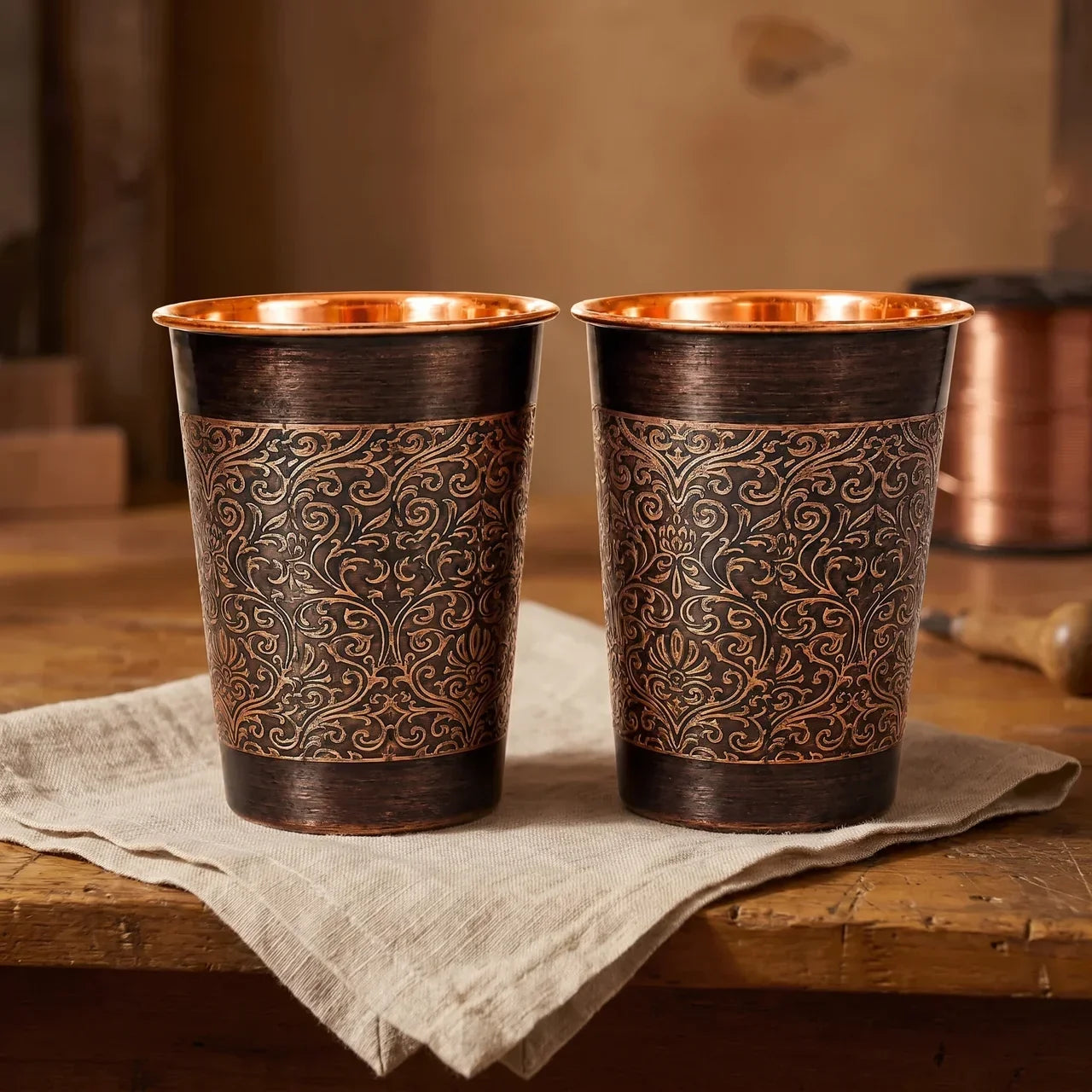 Juego de 2 Vasos de Cobre con Diseño Floral
